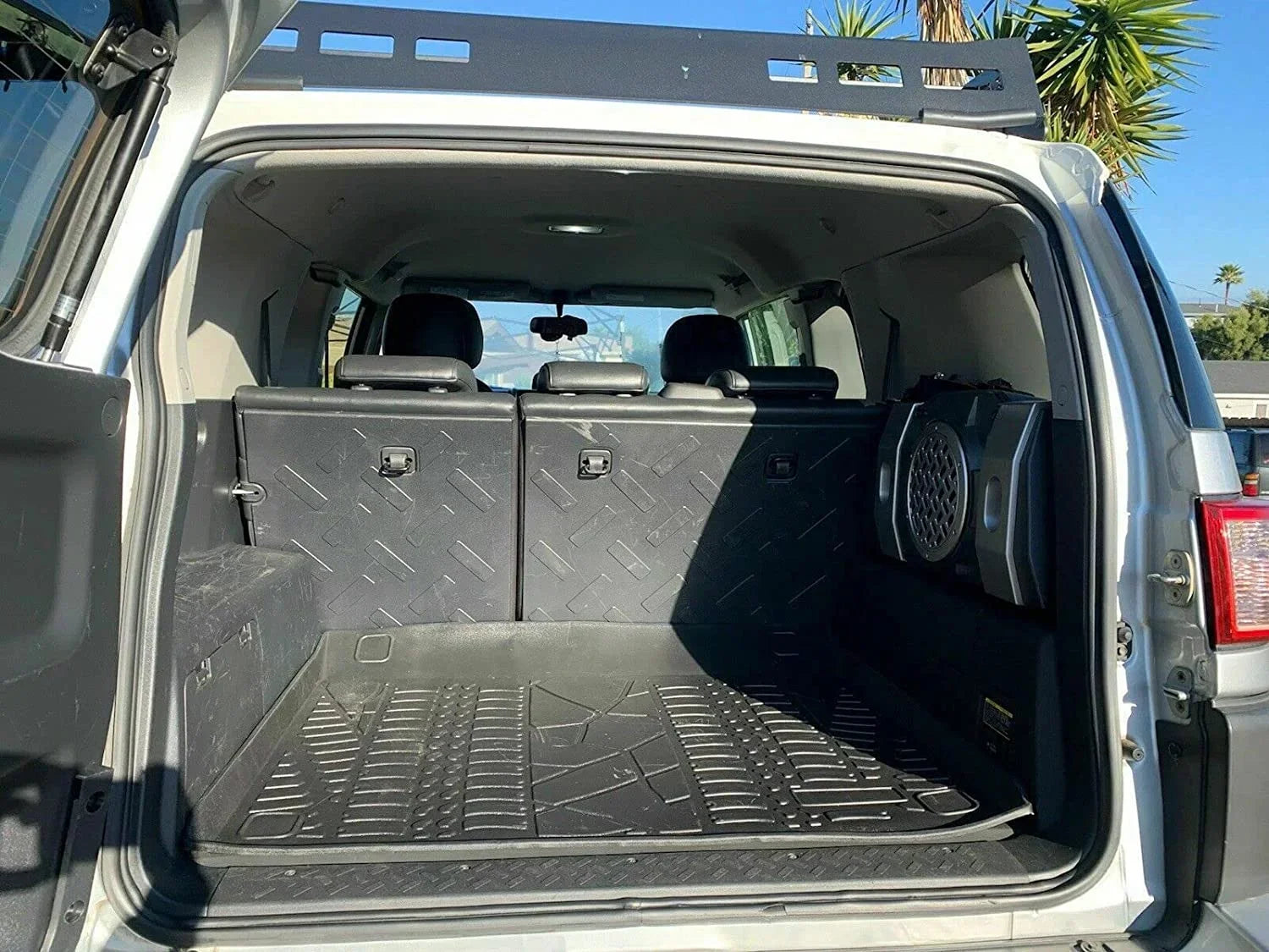 EACCESSORIES EA Cargo Liner – Trunk Mat for Toyota FJ Cruiser 2007-2014 – Weather-Resistant Trunk Mats for Cars with Raised Lip – Non-Slip Car Trunk Mat Rubber – Easy to Install – Laser Pre-Cut Design