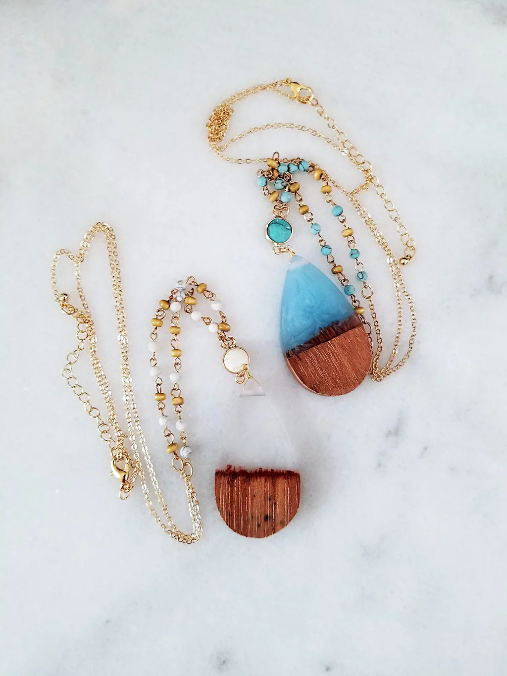Blue Box Boutique Inc Clear Resin Wood Pendant Beaded Chain Necklace for Women, Tenes | Wood Anniversary Gift