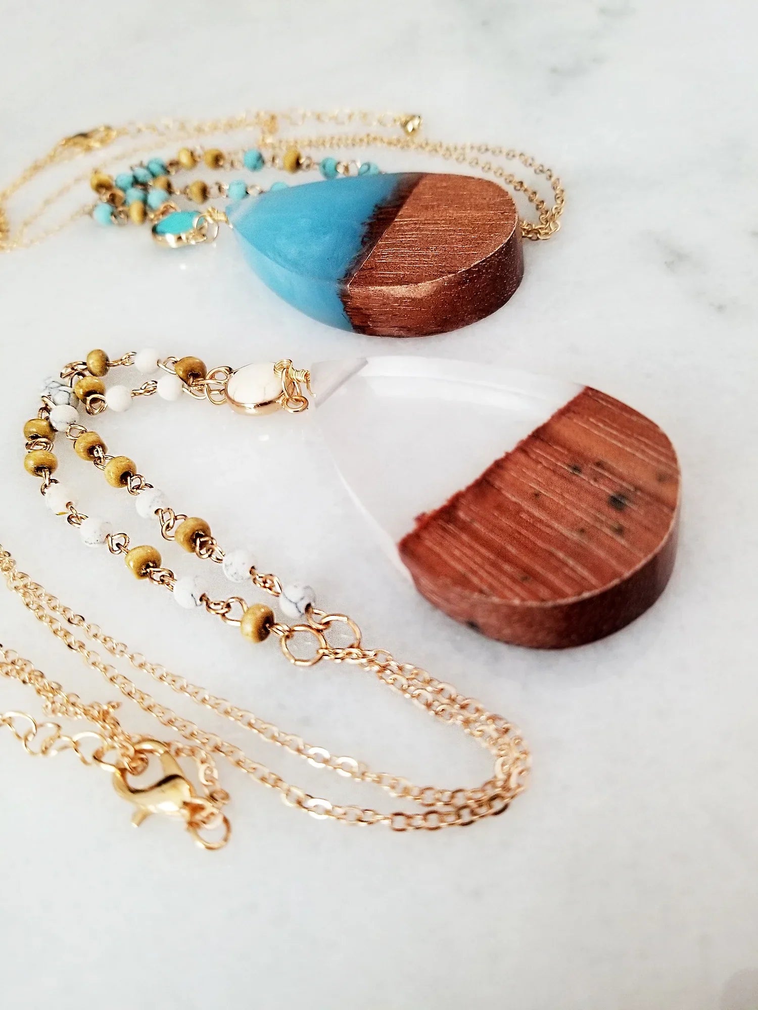 Blue Box Boutique Inc Clear Resin Wood Pendant Beaded Chain Necklace for Women, Tenes | Wood Anniversary Gift