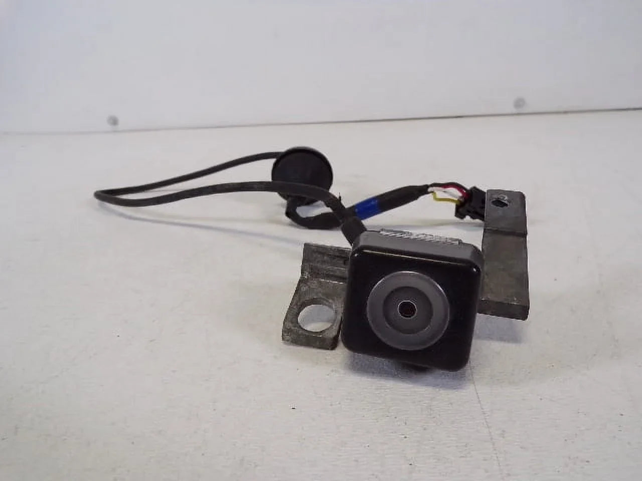 Pre-Owned 11-14 Hyundai Genesis Rear View Backup Camera OEM LKQ (Good)