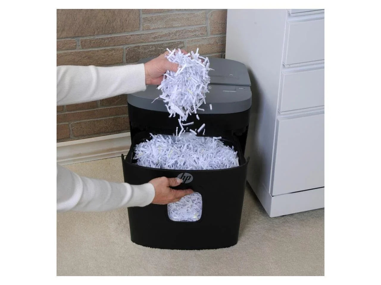 Royal CC16 Paper Shredder - Cross Cut - 16 Per Pass - for shredding Paper, Staples, Credit Card, Envelope - 8.75" Throat - 3 Minute Run Time - 40 Minute Cool Down Time - 5 gal Wastebin Capacity -