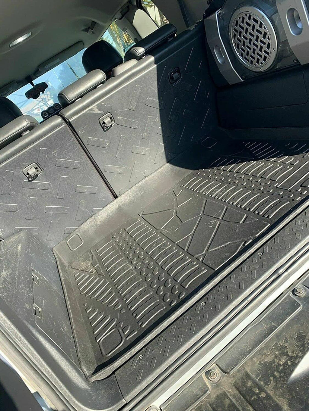 EACCESSORIES EA Cargo Liner – Trunk Mat for Toyota FJ Cruiser 2007-2014 – Weather-Resistant Trunk Mats for Cars with Raised Lip – Non-Slip Car Trunk Mat Rubber – Easy to Install – Laser Pre-Cut Design