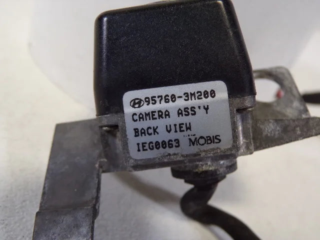 Pre-Owned 11-14 Hyundai Genesis Rear View Backup Camera OEM LKQ (Good)