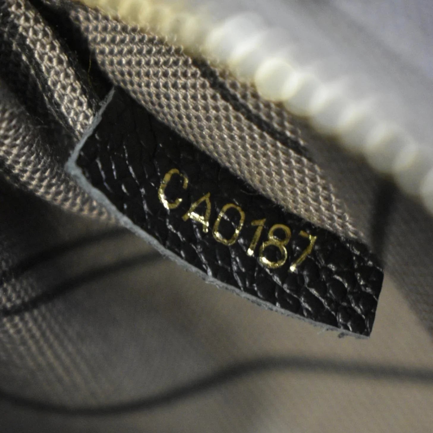 Pre-owned GUCCI Kids Strawberry GG Supreme Canvas Tote Bag Beige 630589
