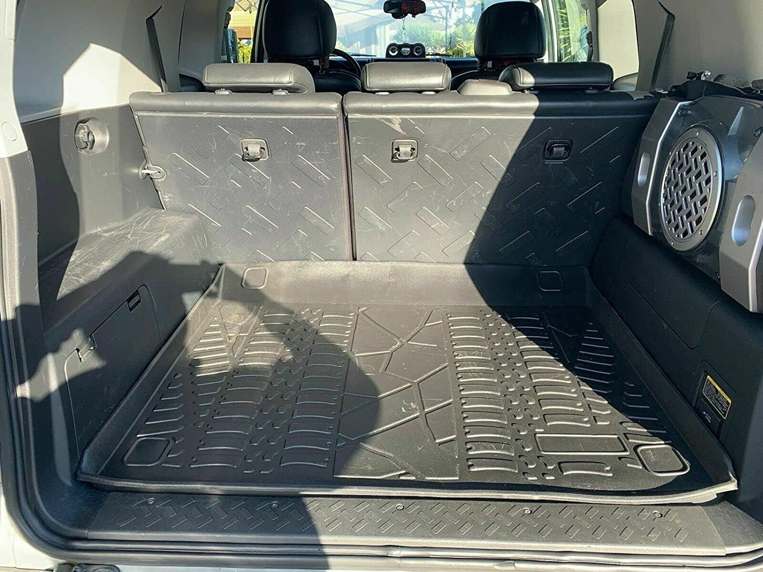 EACCESSORIES EA Cargo Liner – Trunk Mat for Toyota FJ Cruiser 2007-2014 – Weather-Resistant Trunk Mats for Cars with Raised Lip – Non-Slip Car Trunk Mat Rubber – Easy to Install – Laser Pre-Cut Design