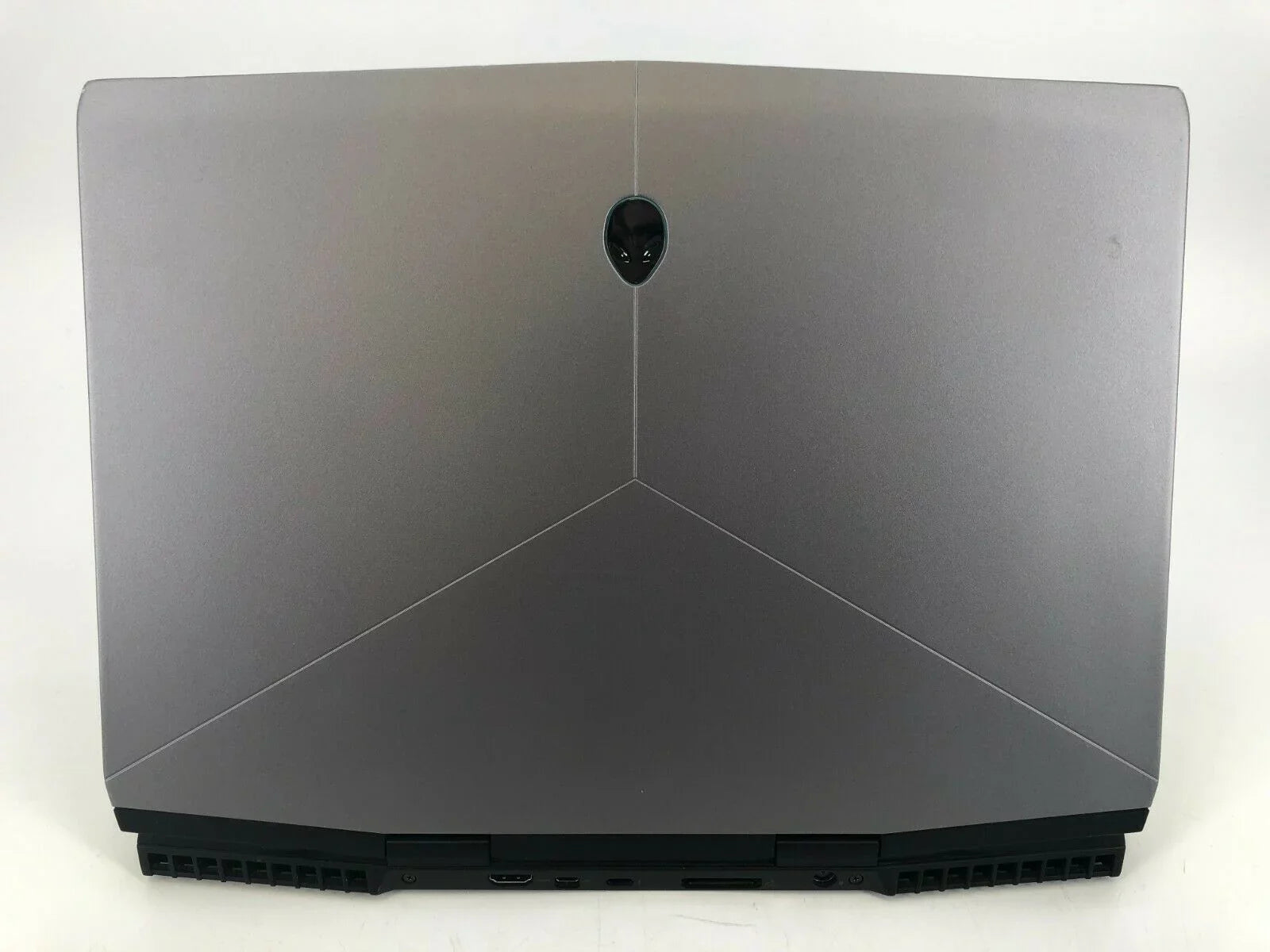 Pre-owned Alienware m15 R1 15" FHD 143Hz 2.6GHz i7-9750H 32GB 1TB SSD - RTX 2070 Max-Q 8GB