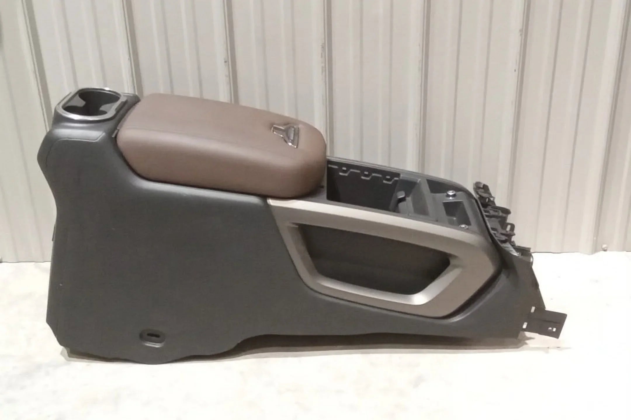 Pre-Owned 2023 Nissan Titan Floor Center Console Assembly OEM (Good)