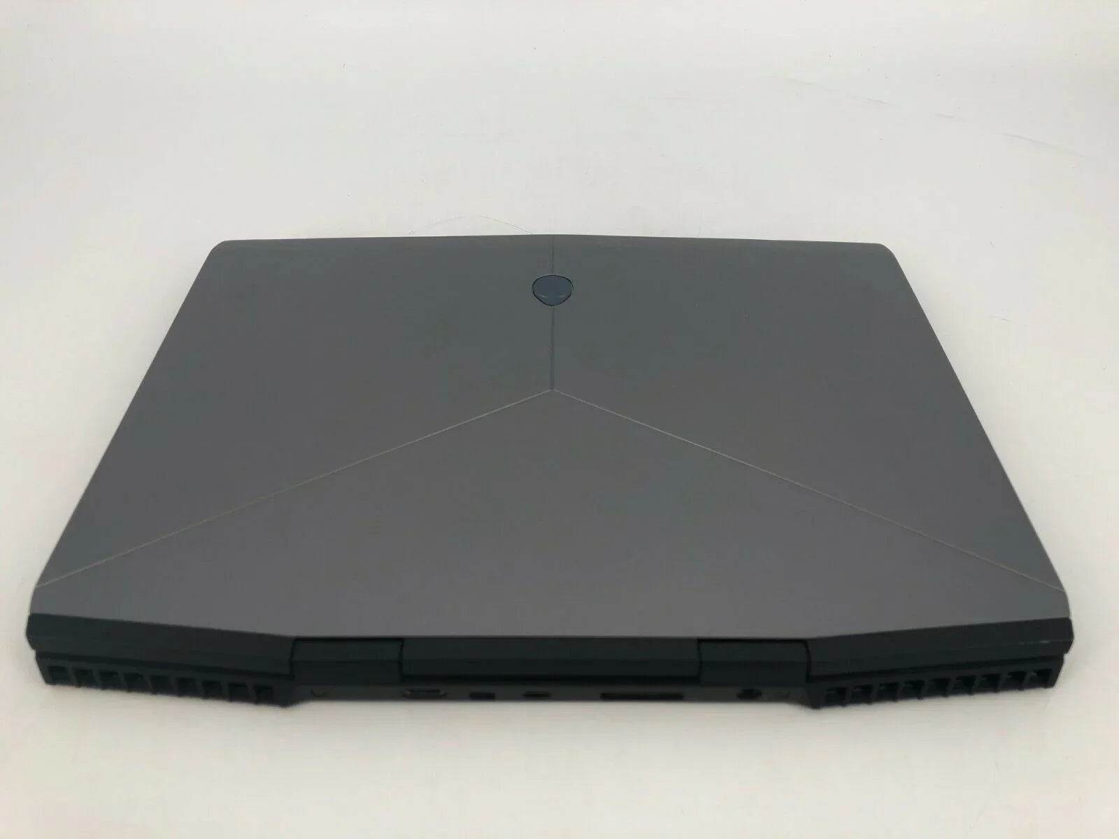 Pre-owned Alienware m15 R1 15" FHD 143Hz 2.6GHz i7-9750H 32GB 1TB SSD - RTX 2070 Max-Q 8GB