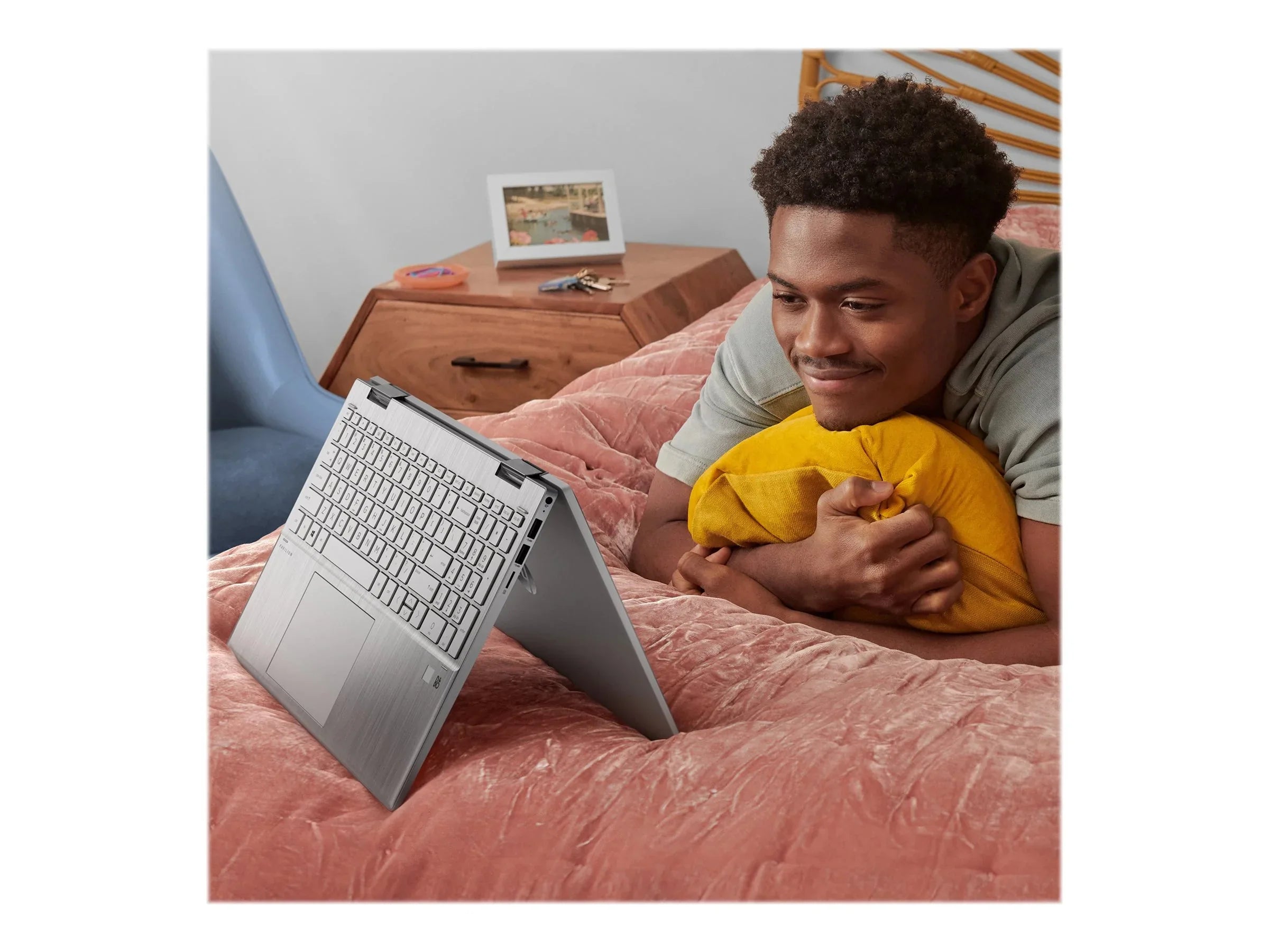 Pavilion x360 Mobile pc 15-er0051nr - Flip design - Core i5 1135G7 / 2.4 GHz - Win 10 Home 64-bit - Iris Xe Graphics - 8 GB RAM - 512 GB SSD NVMe - 15.6" IPS Monitor 1920 x 1080 (Full HD) - Wi-Fi 6 - natural silver - kbd: US
