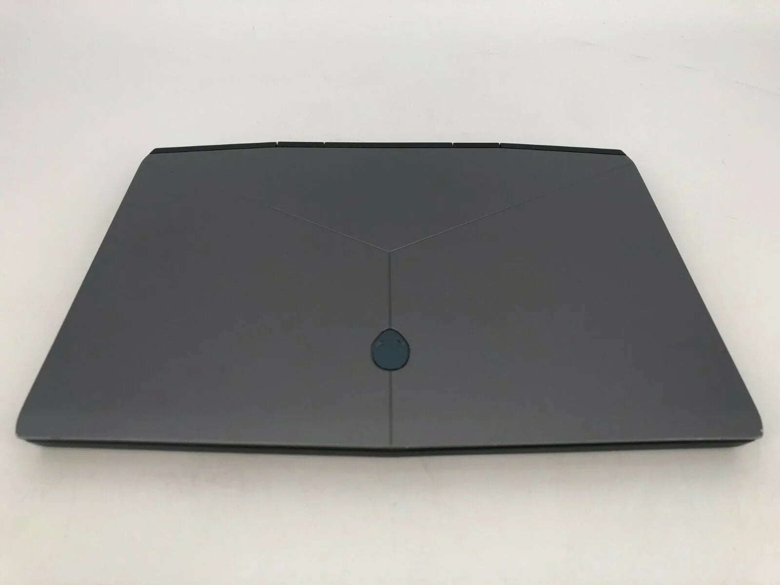 Pre-owned Alienware m15 R1 15" FHD 143Hz 2.6GHz i7-9750H 32GB 1TB SSD - RTX 2070 Max-Q 8GB